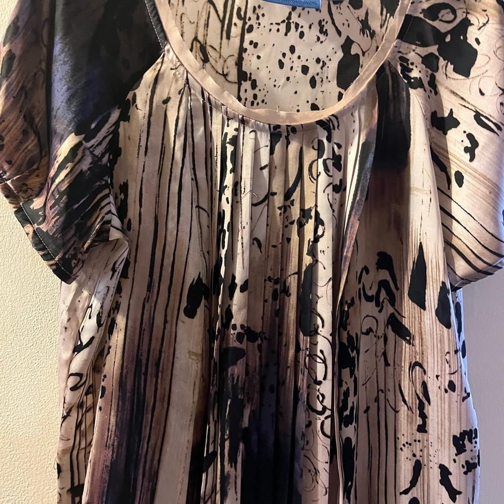 Woman’s size XS top simply Vera Vera Wang